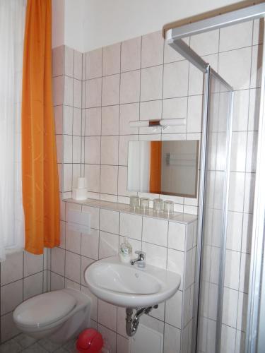 a bathroom with a sink and a toilet at Ferienappartements Rindfleisch in Stralsund