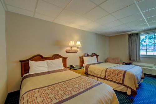 a hotel room with two beds and a window at Village Inn Annapolis MD in Annapolis