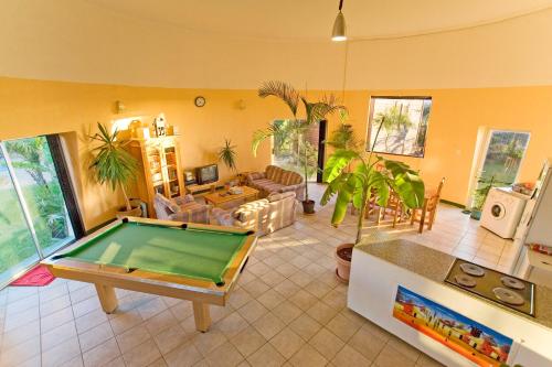 Biliár nebo kulečník v ubytování Cape Oasis Guesthouse