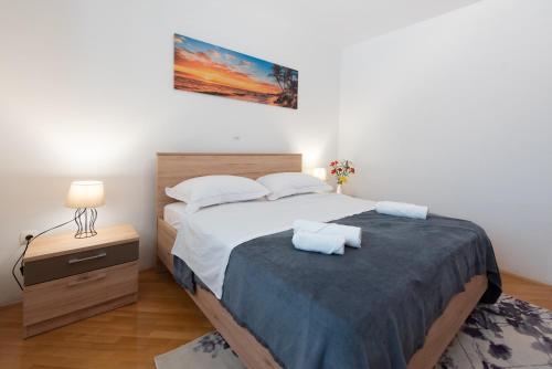 Posteľ alebo postele v izbe v ubytovaní luxury apartment with garden jacuzzi and wellness