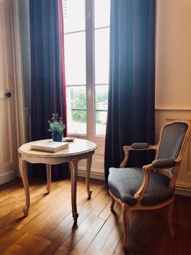 Ein Sitzbereich in der Unterkunft Château d'Ardrée