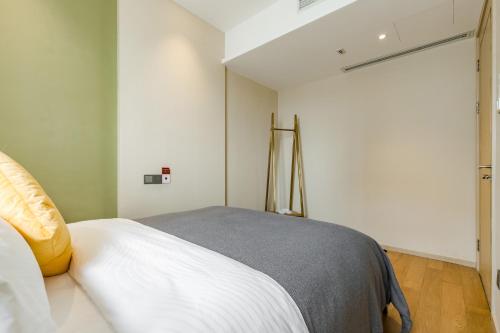 Postel nebo postele na pokoji v ubytování Tianfu IN Service Apartement