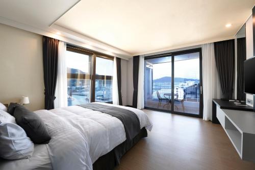 Телевизор и/или развлекательный центр в Utop Marina Hotel & Resort