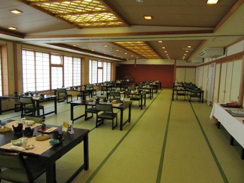 En restaurant eller et andet spisested på Koganezaki Furofushi Onsen