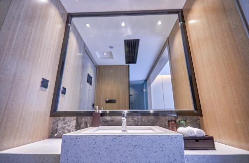 花都にあるPaco Hotel Guangzhou Baiyun Airport Liantang Metroのギャラリーの写真