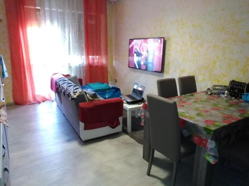 Televízia a/alebo spoločenská miestnosť v ubytovaní Appartamento a Francavilla al mare