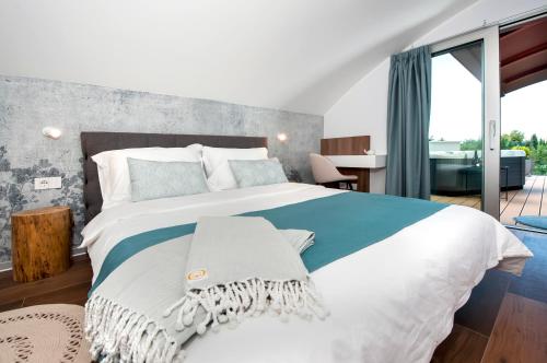 The Q Superior - a penthouse with jacuzzi and sauna photo 3