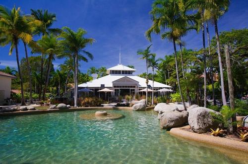 สระว่ายน้ำที่อยู่ใกล้ ๆ หรือใน Reef Resort Villas Port Douglas