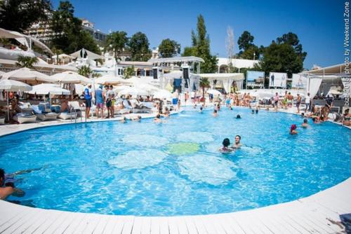 Bazén v ubytování Luxury Apart Arcadia nebo v jeho okolí