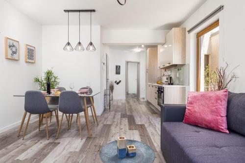 Ruang duduk di Fara apartment