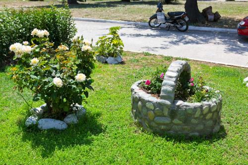 a stone planter with flowers in the grass at Mira Mare in Neo Klima