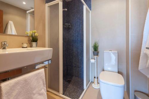 Ett badrum på Lets Holidays apartment Can Telm