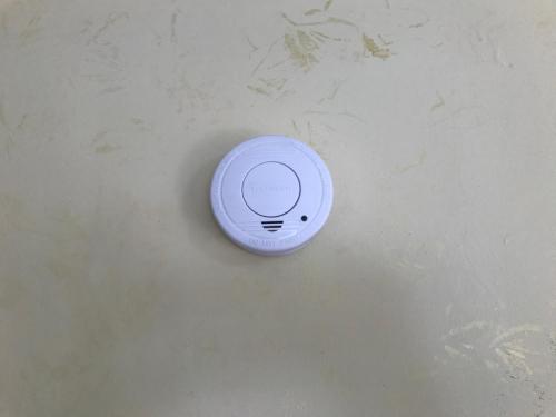 a white object sitting on a table at Appartamento Ciclamini in Campomarino