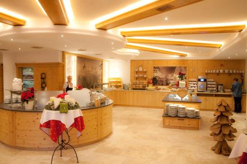 a restaurant with a counter in the middle of a store at Hotel Erlebniswelt Stocker in Schladming