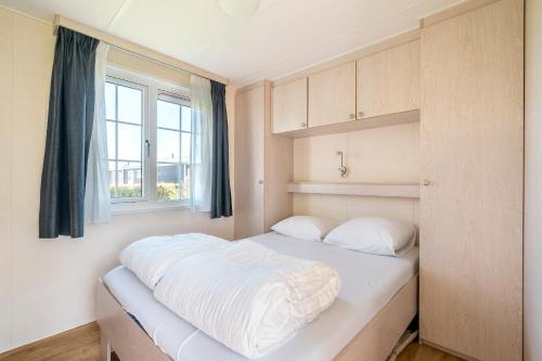 Säng eller sängar i ett rum på Minicamping de Boshoek