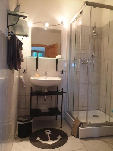 Koupelna v ubytování Gästehaus Alwine Wohnung 5