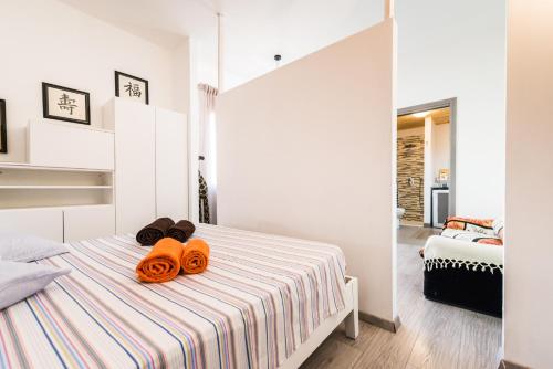a bedroom with a bed with orange towels on it at Geco's Apartment in Elmas