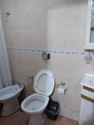 a bathroom with a white toilet and a sink at MAU-MAR in Colón