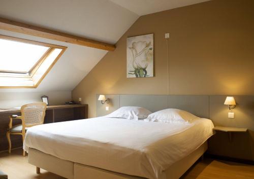 Ένα ή περισσότερα κρεβάτια σε δωμάτιο στο Hotel Le Beau Séjour