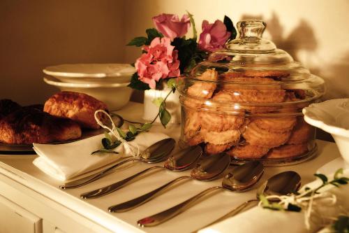 a table with a jar of food and a plate of food at B&B Sant'Agostino in Mondovì