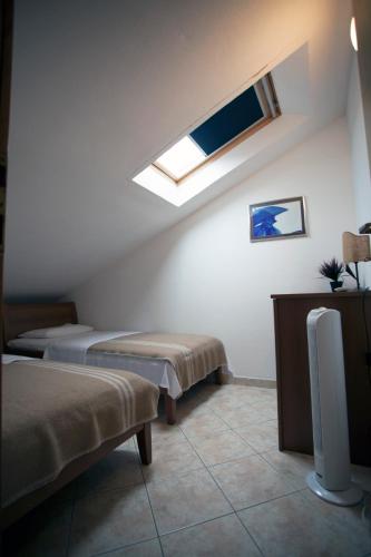 Penthouse Duplex Apartment Anna - 4 bed 3 bath - Seaview - Free Parking - Beach and Restaurants 250m - Ciovo and Trogir - 15 minutes to Airport