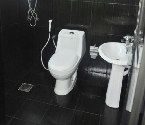 Koupelna v ubytování Al Sqlawi Hotel Apartments