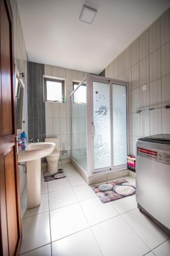 Et badeværelse på Jade Apartment