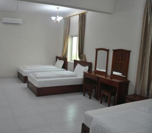 Cama o camas de una habitación en Al Sqlawi Hotel Apartments