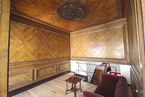 a living room with wood paneling and a couch at Casa René - Charming apartments in Almada