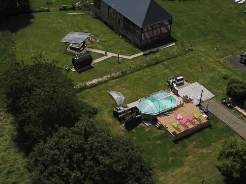 Taman di luar Chambres d'hôtes La Difference-Le Pressoir