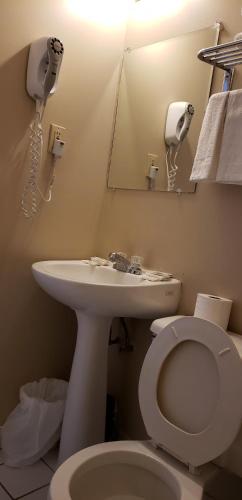 Un baño de Niagara Inn