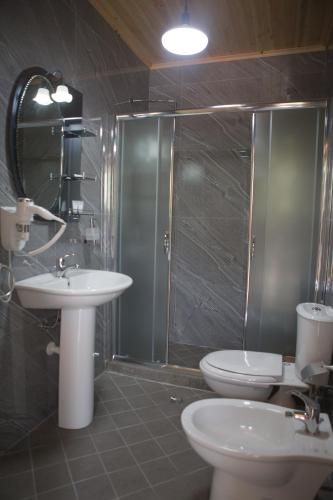 Un baño de Buna Park Hotel