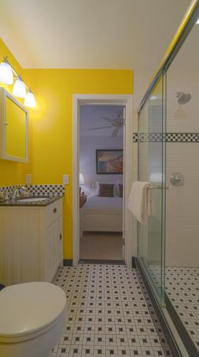 Bilik mandi di The Ocean Dunes at Amagansett