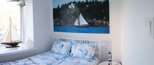 Llit o llits en una habitació de Apartament nad jeziorem Nidzkim