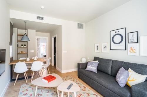 A seating area at APARTAMENTOS ELEVEN ROOMS