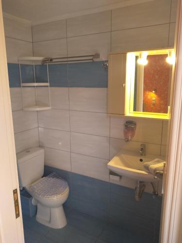 Koupelna v ubytování Gogo's - Γωγώ Rooms & Studios