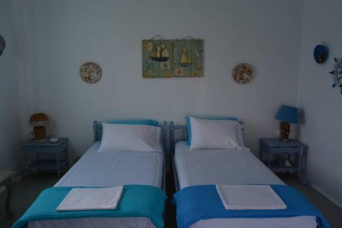 two beds sitting next to each other in a room at Sikinos Best View in Alopronia