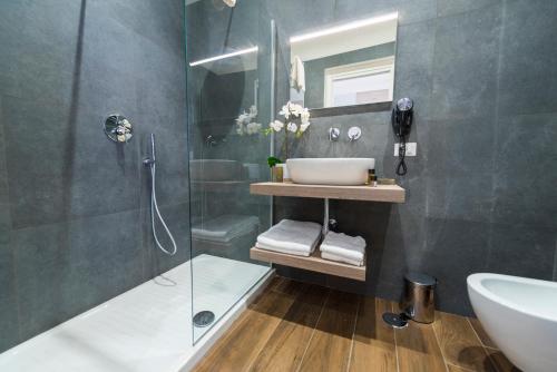 a bathroom with a sink and a shower at Rent Rooms Trastevere in Rome