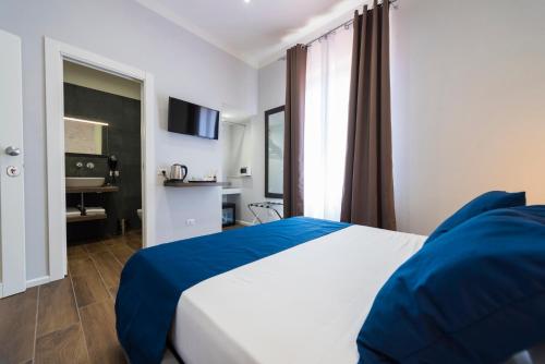 a hotel room with a bed and a window at Rent Rooms Trastevere in Rome