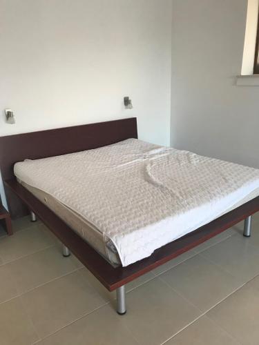 a bed in a room with avertisementatronatronstrationstrationstrationstration at Sun Village Villa 13 in Byala