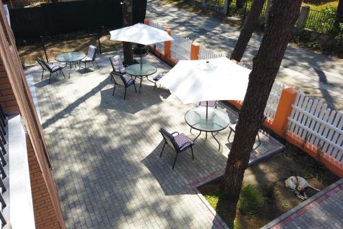 an overhead view of tables and chairs with umbrellas at GiNa Shekvetili in Shekvetili