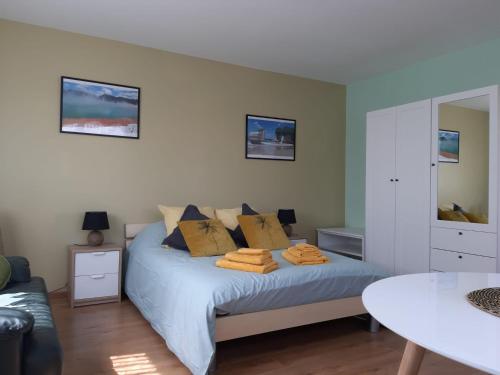 Postel nebo postele na pokoji v ubytování COSY B&B 2B
