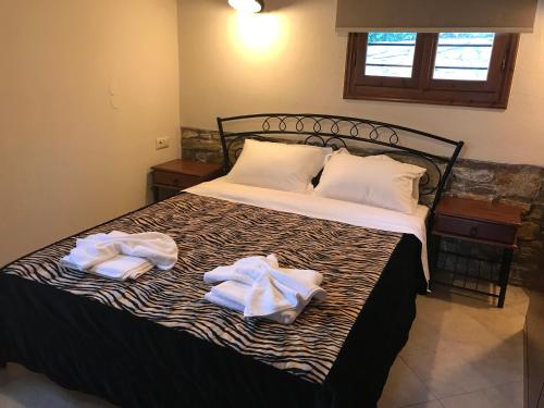 Кровать или кровати в номере Traditional House Irina