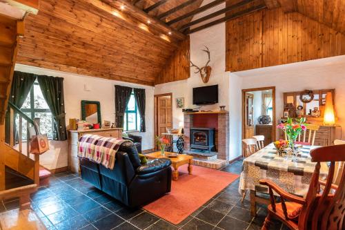Кровать или кровати в номере Fado Cottage Kenmare