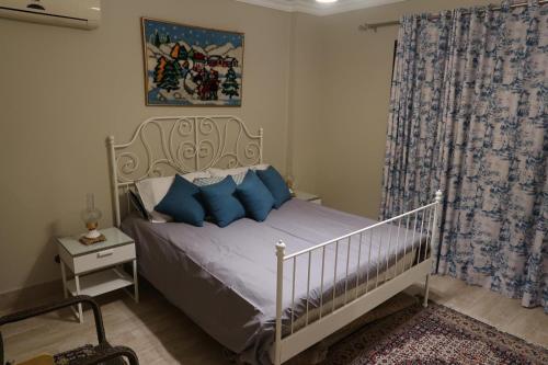Postel nebo postele na pokoji v ubytování Cairo Egypt Al Rehab amazing Flat