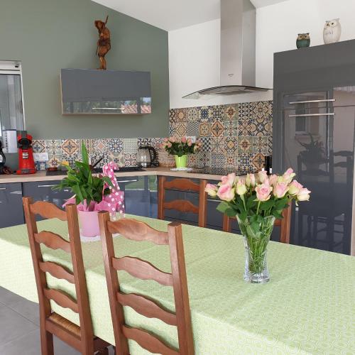 Dapur atau dapur kecil di Chez les J-FOLAIS - 3 kms Puy duFou - Les Epesses