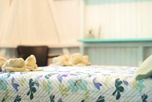 a bed with towels sitting on top of it at Madre Selva Hostel in Puerto Viejo
