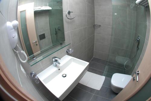 Koupelna v ubytování Hotel Ari 2