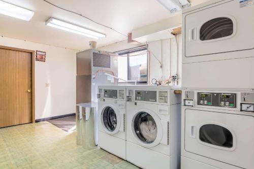 a laundry room with two washer and dryer at Rodeway Inn & Suites Big Water - Antelope Canyon in Big Water