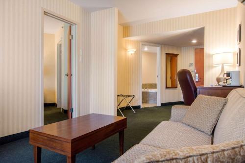 a living room with a couch and a table at Comfort Inn & Suites Shawinigan in Shawinigan